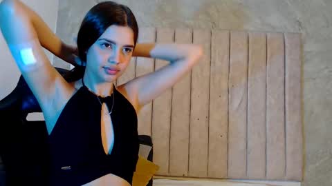 nicole_and_thiago online show from February 14, 2025, 1:45 am