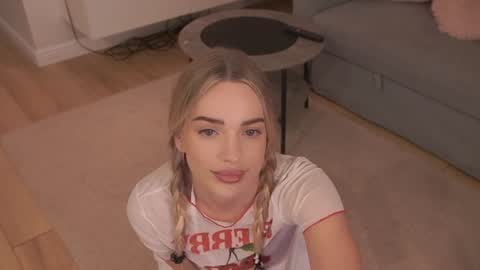 Nicole online show from July 3, 2026, 8:37 pm