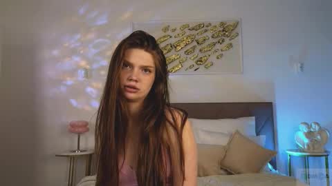 Nicole online show from October 8, 2025, 10:18 pm