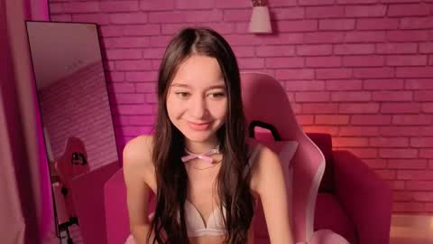 Snapshot of nicole_brownie chatting on May 15, 2026, 10:50 pm Nicole online show from May 15, 2026, 10:50 pm