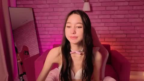 Snapshot of nicole_brownie chatting on May 15, 2026, 11:01 pm Nicole online show from May 15, 2026, 11:01 pm