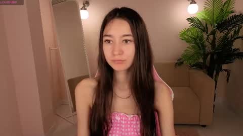 Snapshot of nicole_brownie chatting on June 15, 2026, 1:08 am Nicole online show from June 15, 2026, 1:08 am