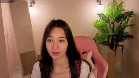 Snapshot of nicole_brownie chatting on June 16, 2026, 12:57 am Nicole online show from June 16, 2026, 12:57 am