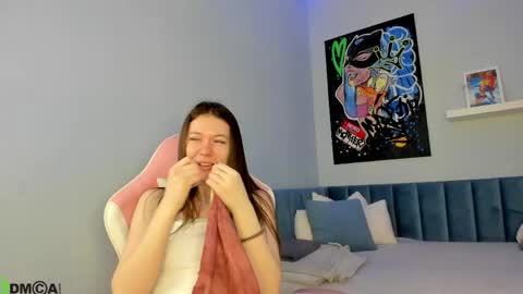 Snapshot of nicole_charm chatting on May 5, 2026, 11:02 pm GMT7TueWedThSu 0300am-0900am. Sa 1000am-0400pm online show from May 5, 2026, 11:02 pm
