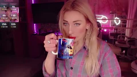 Snapshot of nicole_g0ld_ chatting on September 25, 2025, 6:00 pm Nicole online show from September 25, 2025, 6:00 pm