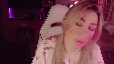Nicole online show from April 27, 2026, 5:38 am