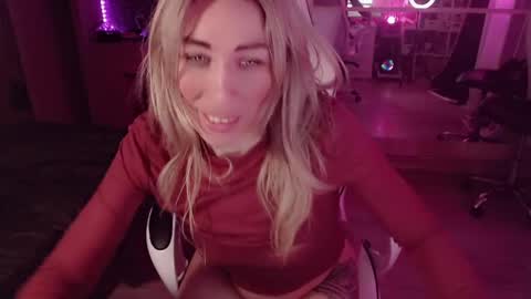 Nicole online show from May 4, 2026, 11:34 pm