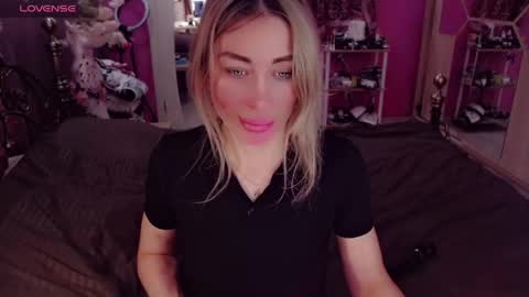 Nicole online show from May 10, 2026, 6:35 pm