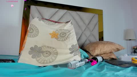nicole_grace0 online show from February 8, 2025, 3:10 pm