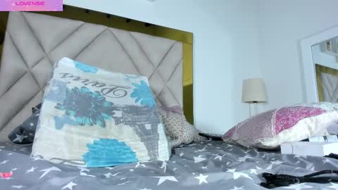nicole_grace0 online show from March 5, 2025, 12:11 pm