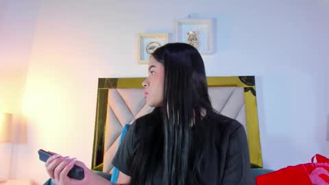 nicole_grace0 online show from October 2, 2025, 12:01 pm