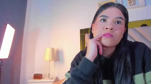 nicole_grace0 online show from October 10, 2025, 12:04 pm