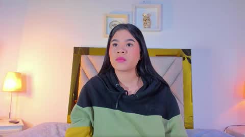 nicole_grace0 online show from October 25, 2025, 12:02 pm