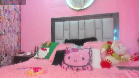 nicole_rosales online show from December 19, 2025, 7:43 pm