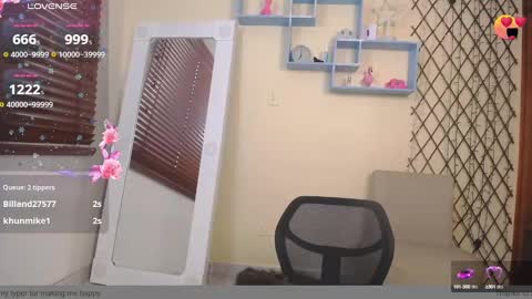 Nicole Santana online show from September 15, 2025, 9:37 pm