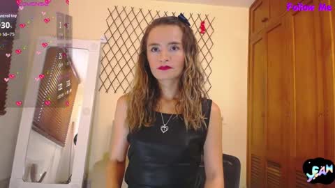 Nicole Santana online show from November 11, 2025, 9:26 pm