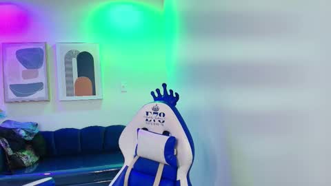 Nicolle online show from February 5, 2026, 11:48 am