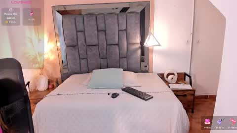 N A T A L I A online show from September 23, 2025, 8:01 pm