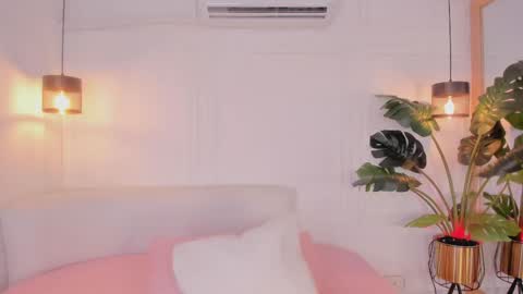 Snapshot of nicole_whitee chatting on April 18, 2026, 7:51 pm N A T A L I A online show from April 18, 2026, 7:51 pm