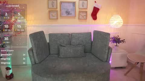 Nicole Crawft online show from December 18, 2025, 7:42 pm