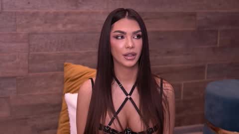 Nicole online show from October 15, 2025, 7:41 am