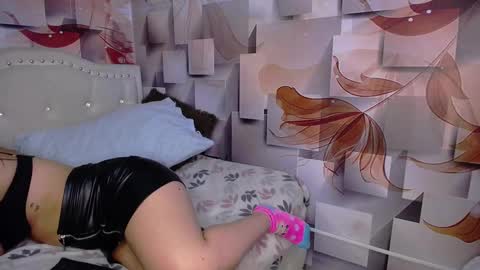 Snapshot of nicolee_millerr chatting on January 17, 2025, 2:39 pm nicolee millerr online show from January 17, 2025, 2:39 pm