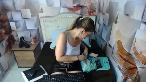 Snapshot of nicolee_millerr chatting on February 1, 2025, 12:26 pm nicolee millerr online show from February 1, 2025, 12:26 pm