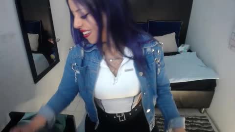 Snapshot of nicolee_millerr chatting on September 16, 2025, 12:06 pm nicolee millerr online show from September 16, 2025, 12:06 pm