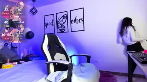 Snapshot of nicolee_millerr chatting on October 28, 2025, 12:09 pm nicolee millerr online show from October 28, 2025, 12:09 pm