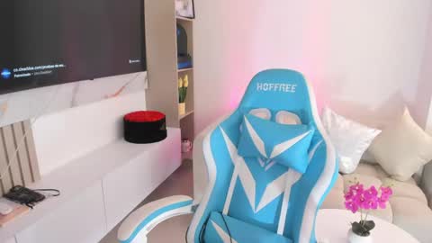 Snapshot of nicoleeorson chatting on May 24, 2026, 5:40 pm Nicolle online show from May 24, 2026, 5:40 pm