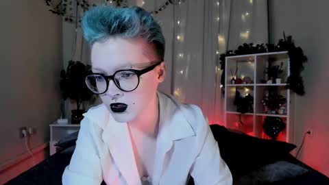 Nicole online show from January 1, 2025, 8:37 pm