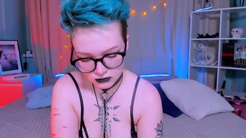 Nicole online show from January 23, 2025, 3:37 am