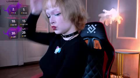 Snapshot of nicolefloret chatting on October 9, 2025, 1:42 pm Nicole online show from October 9, 2025, 1:42 pm