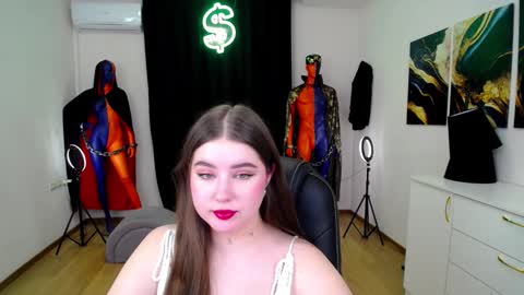 nicolefoxery online show from December 5, 2024, 6:43 am
