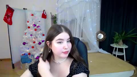nicolefoxery online show from December 16, 2024, 6:21 am