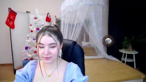 nicolefoxery online show from December 18, 2024, 6:25 pm
