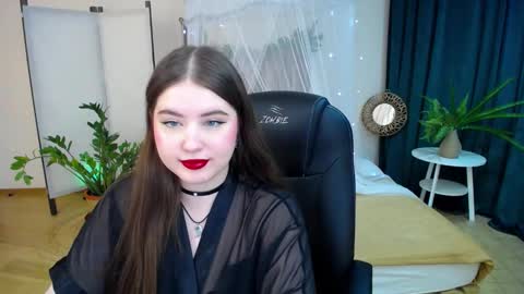 nicolefoxery online show from February 7, 2025, 6:45 pm