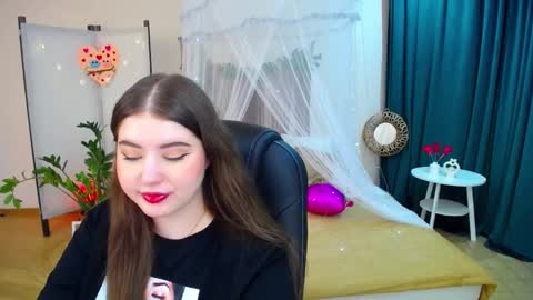 nicolefoxery online show from February 17, 2025, 6:48 pm