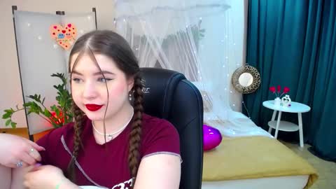 nicolefoxery online show from February 19, 2025, 6:32 pm