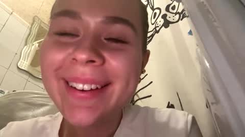 NicoleKathie online show from February 2, 2026, 5:33 pm