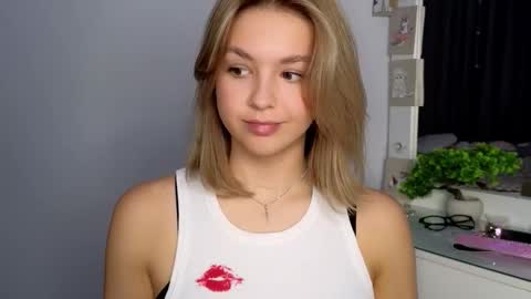 Nicole online show from December 5, 2025, 5:53 pm