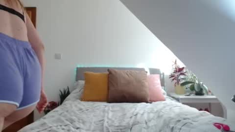 Snapshot of nicolelinharts chatting on October 21, 2025, 9:43 am   Birthday  online show from October 21, 2025, 9:43 am