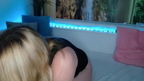 Snapshot of nicolelinharts chatting on October 22, 2025, 8:08 pm   Birthday  online show from October 22, 2025, 8:08 pm