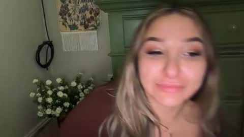 Snapshot of nicolelovesyou444 chatting on November 4, 2025, 4:50 pm nicolelovesyou444 online show from November 4, 2025, 4:50 pm