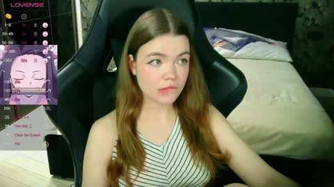 NicoleMeew online show from June 7, 2026, 7:50 pm