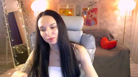 Nicole online show from June 21, 2026, 5:04 pm