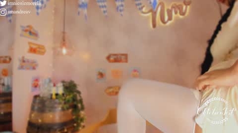 Snapshot of nicolemorelli2 chatting on October 4, 2025, 12:25 pm Andrea give it a thumbs up please its important  online show from October 4, 2025, 12:25 pm