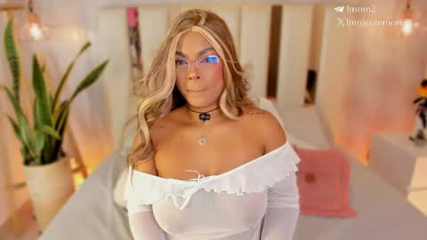 Andrea give it a thumbs up please its important  online show from June 5, 2026, 1:06 pm