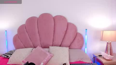 Snapshot of nicoleparadise_ chatting on February 11, 2026, 1:05 pm NICOLE online show from February 11, 2026, 1:05 pm