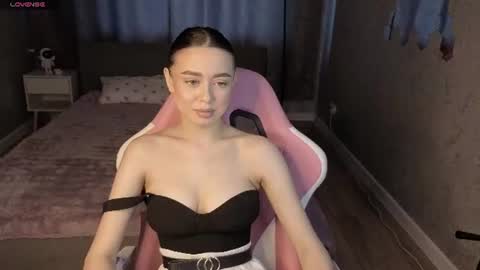 NicoleRossss online show from June 25, 2026, 1:27 am